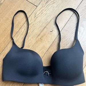 SKIMS Black Seamless Bra .Little black square neckline top, bra